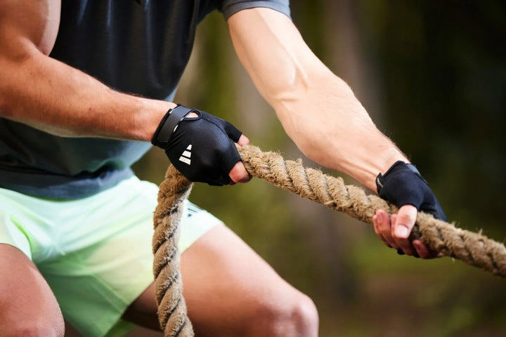 Unisex ADIDAS Essential treniruočių pirštinės (M dydis) juodos ir baltos