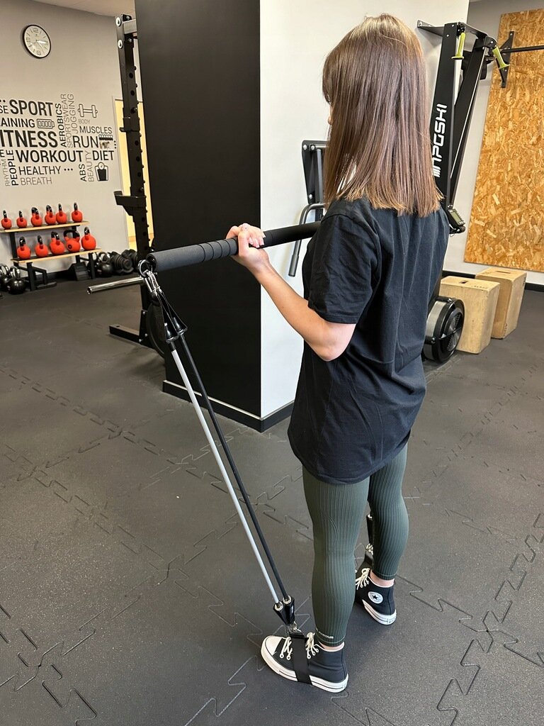 MuscleForge® prisitraukimo strypas su pasipriešinimo juostomis