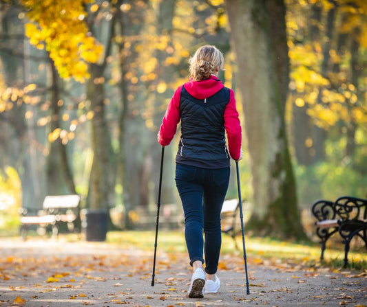 Šiaurietiškas ėjimas su lazdomis – nauda kūnui ir sveikatai