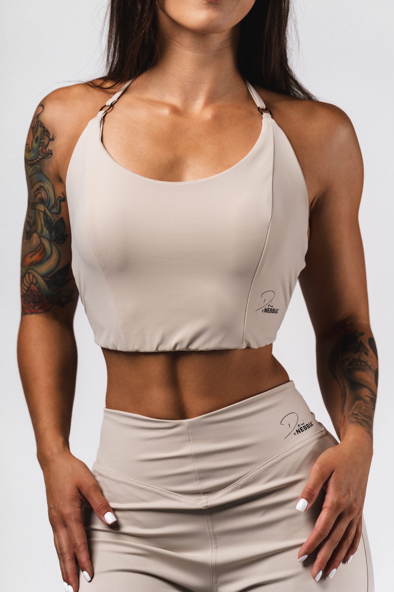 NEBBIA Deni x NEBBIA Crop top palaidinė, Smėlio