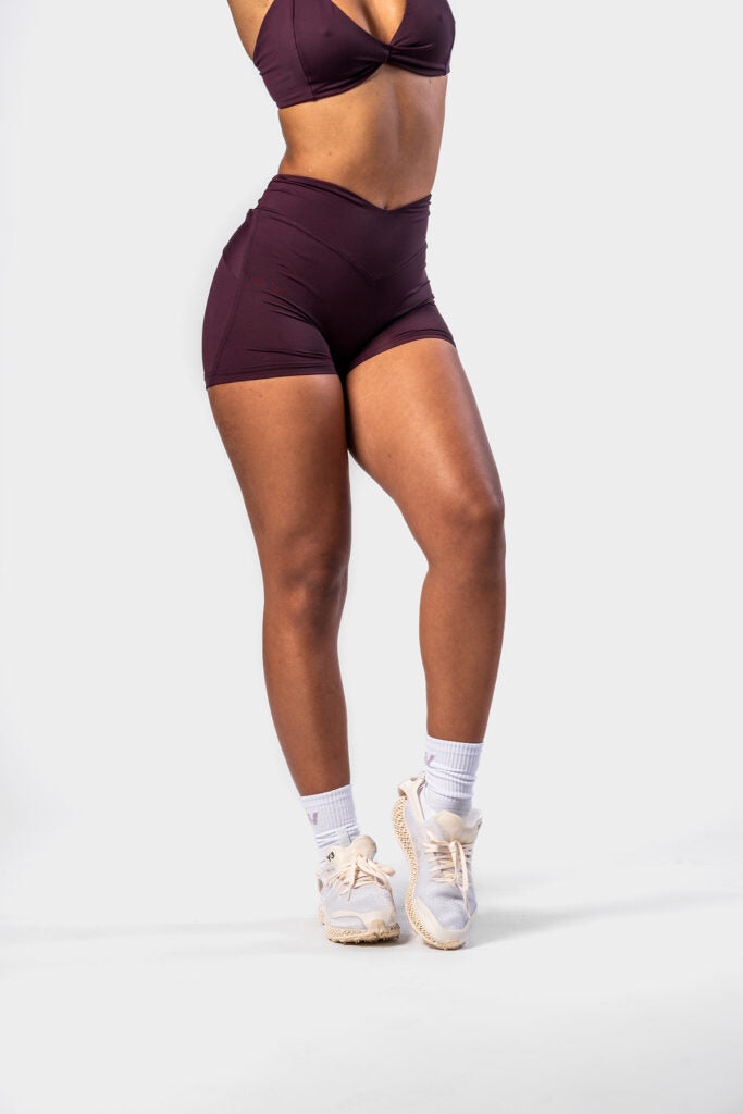NEBBIA STRONG BEAUTY šortai V formos, Bordo