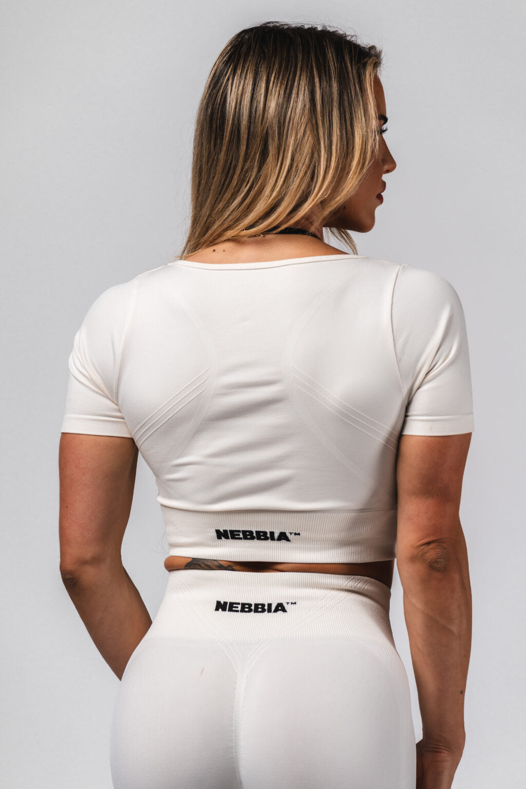 NEBBIA Flow Seamless Crop Top Palaidinė, Kreminė