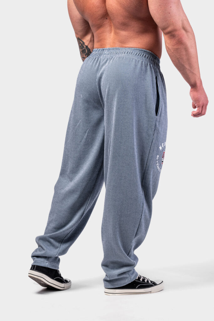 NEBBIA Oversized SIGNATURE OLYMPIA laisvos kelnės, melsvos