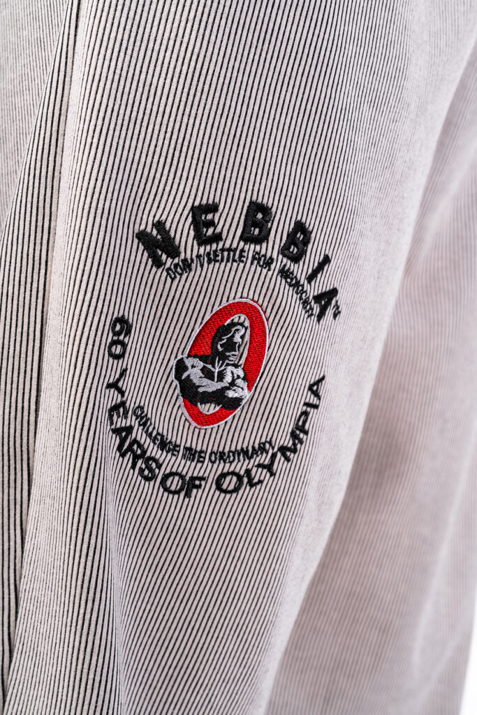 NEBBIA Oversized SIGNATURE OLYMPIA laisvos kelnės, šviesiai pilkos