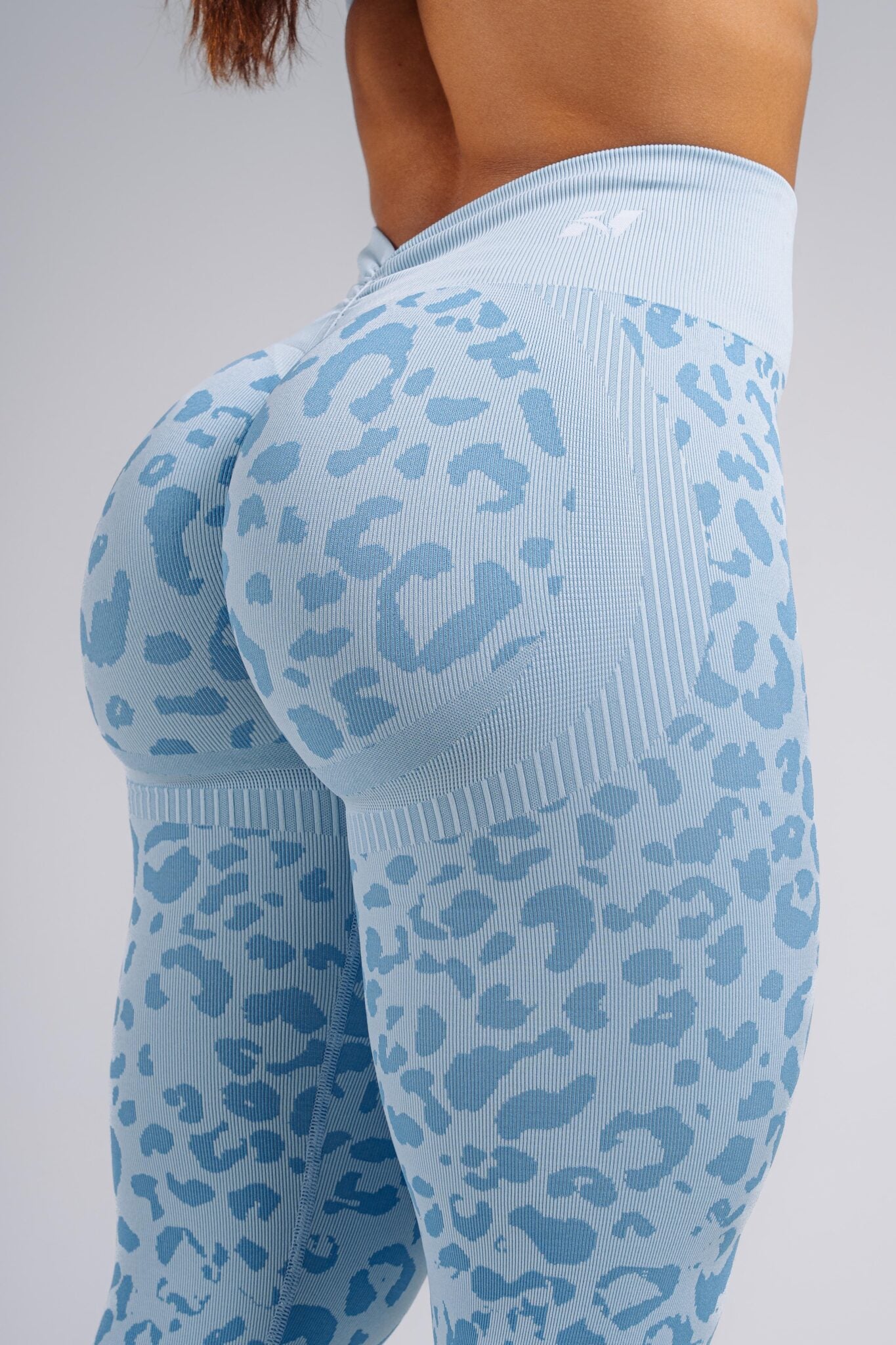 NEBBIA Leopard Primal Formuojančios Push Up Tamprės, melsvos