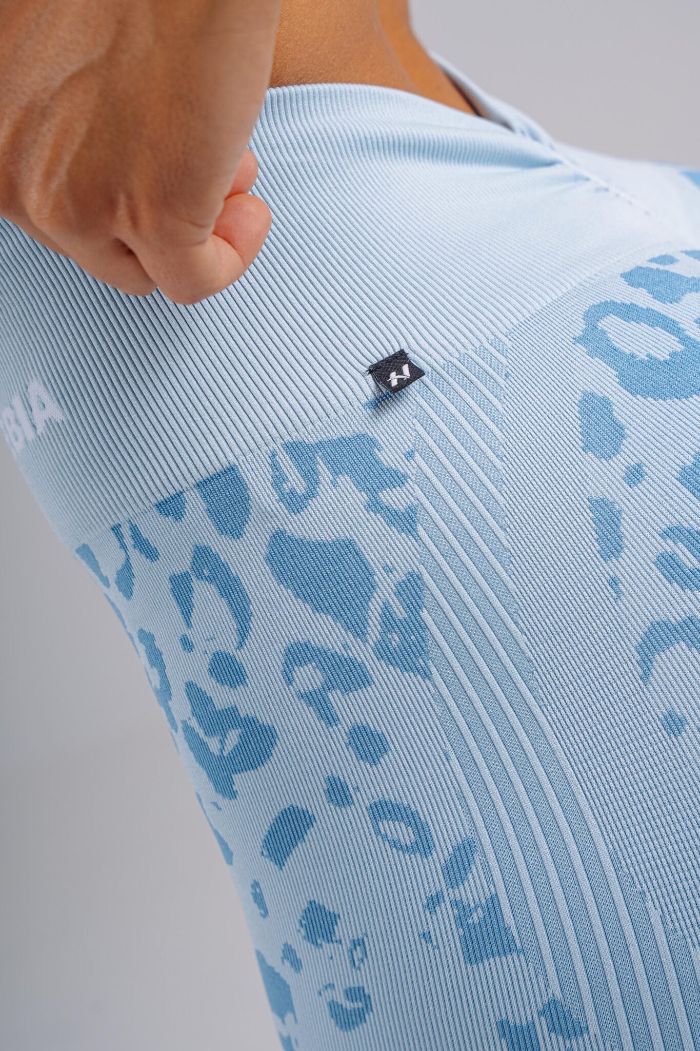 NEBBIA Leopard Primal Formuojančios Push Up Tamprės, melsvos