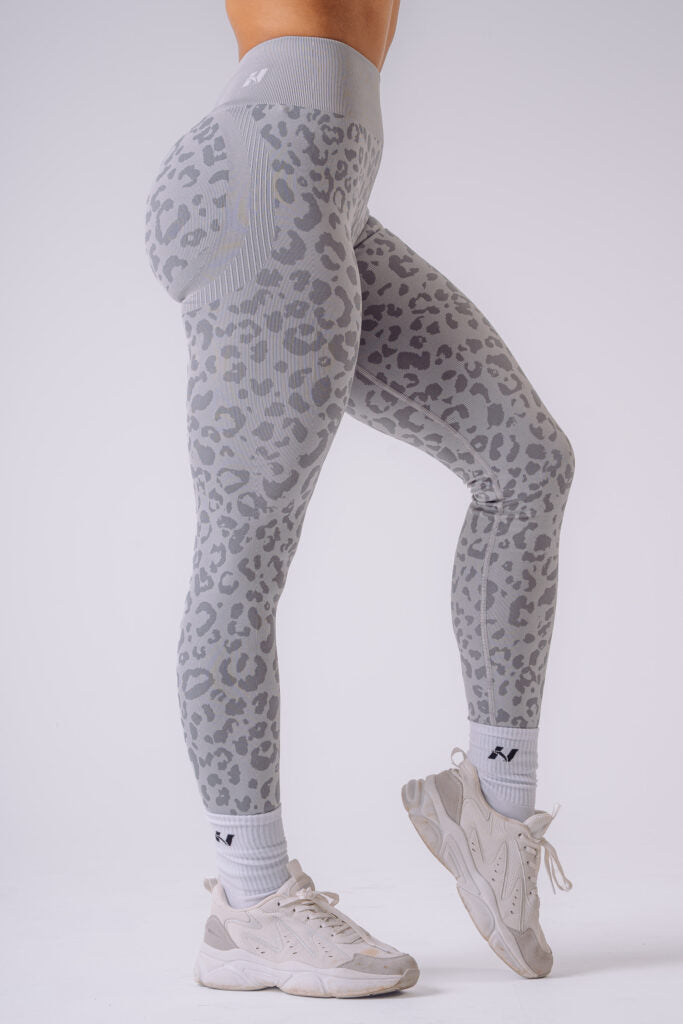 NEBBIA Leopard Primal Formuojančios Push Up Tamprės, Pilkos