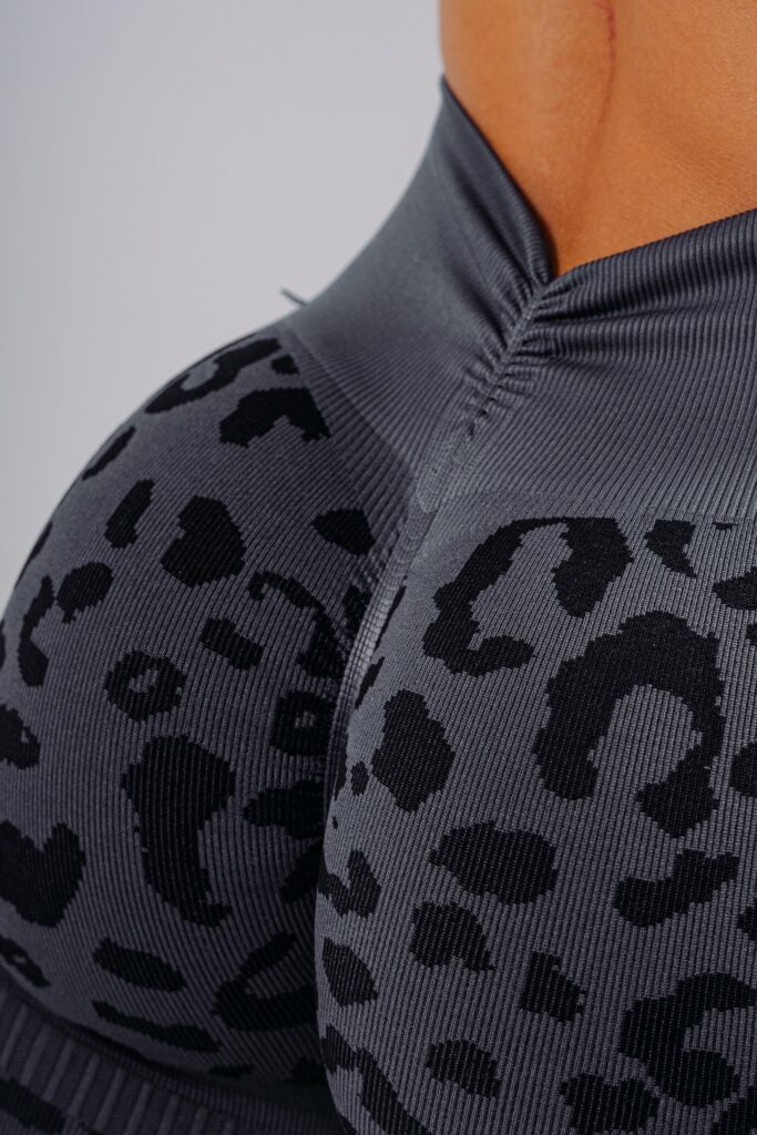 NEBBIA Leopard Primal Formuojantys Push Up šortai, Juodi