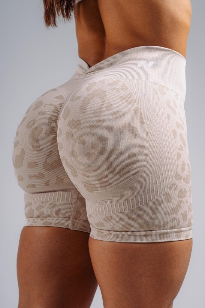 NEBBIA Leopard Primal Formuojantys Push Up šortai, Kreminiai