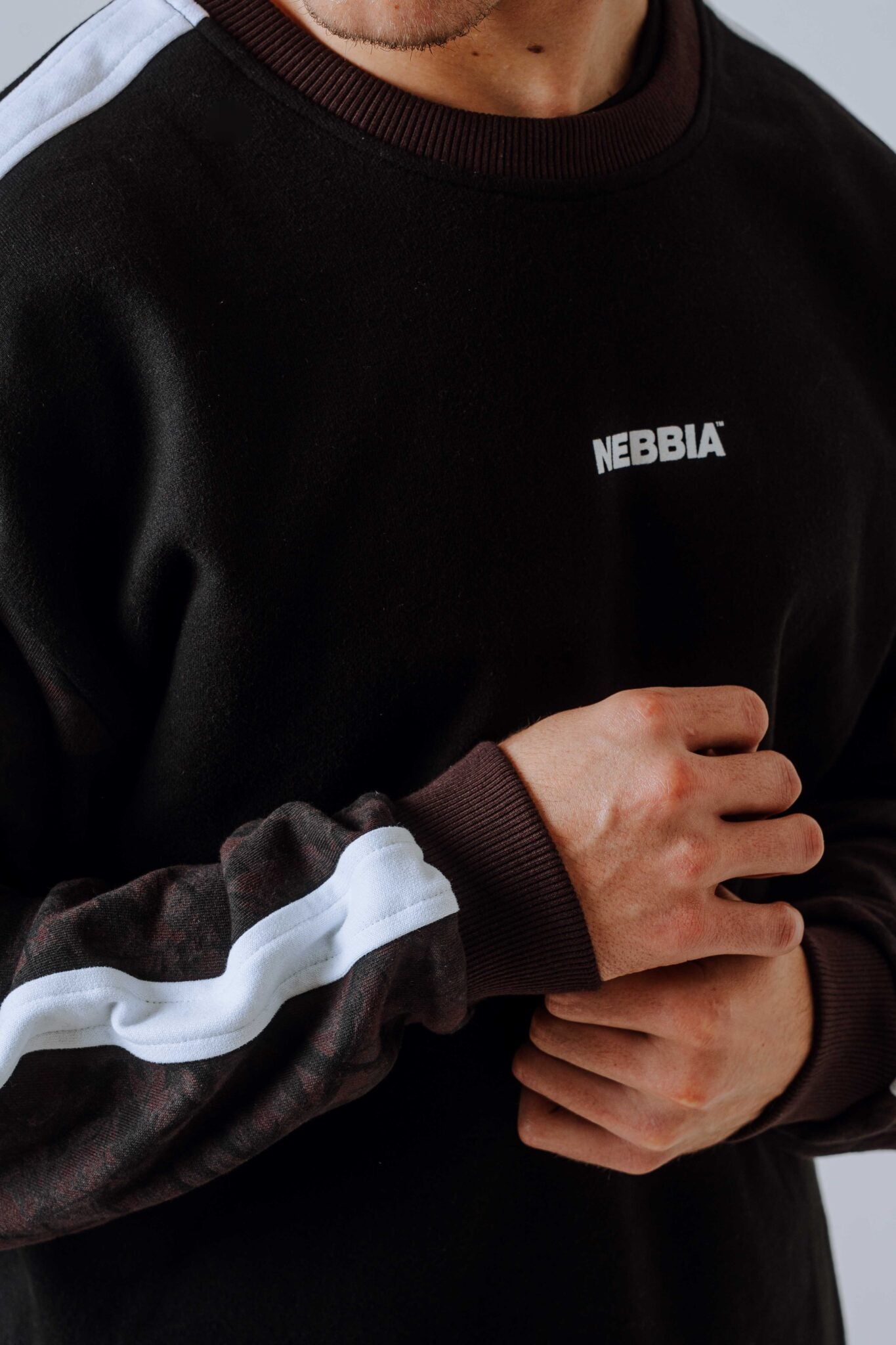 NEBBIA Power Relaxed vyriškas džemperis, tamsiai rudas camo