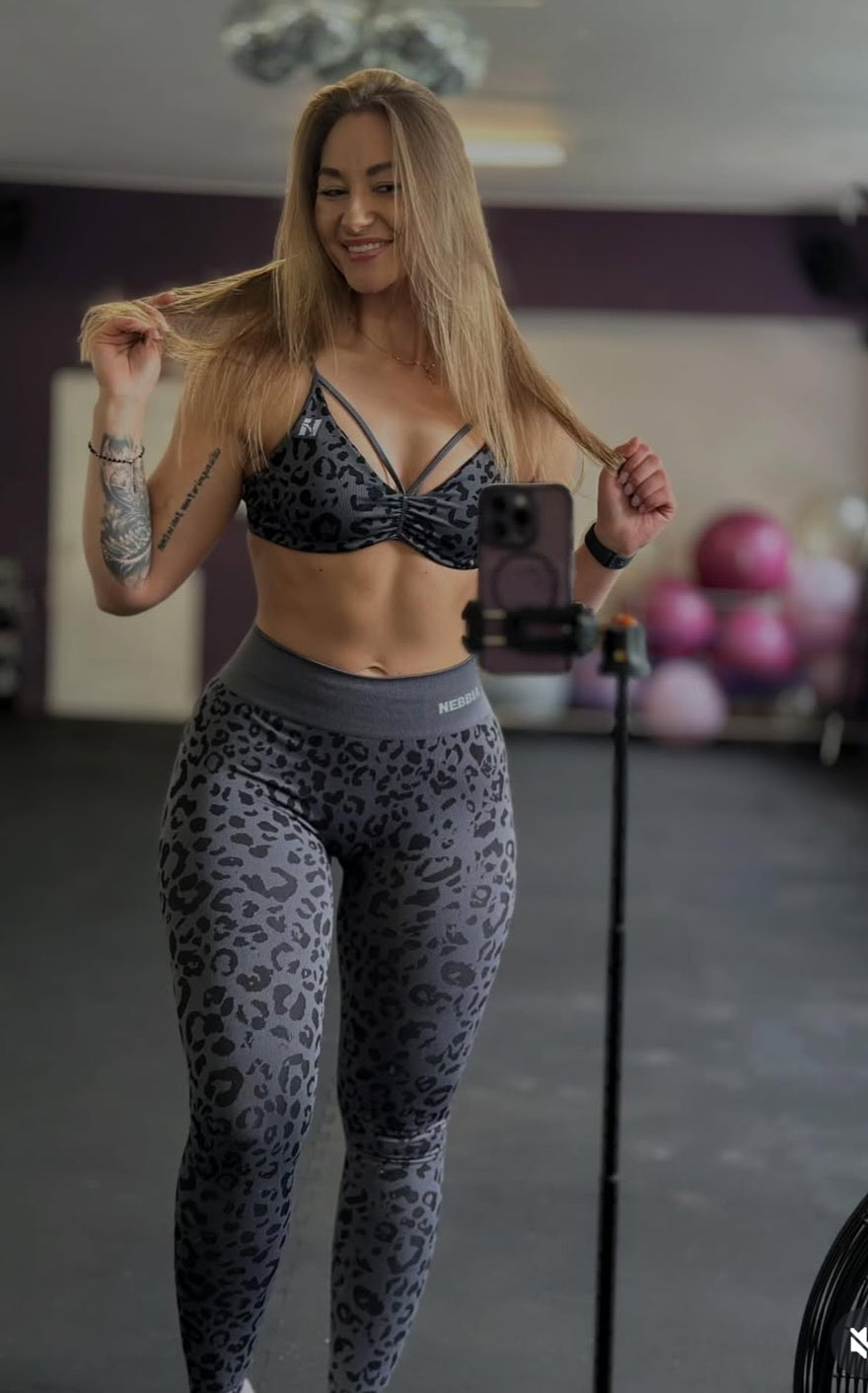 NEBBIA Leopard Primal Formuojančios Push Up Tamprės, juodos