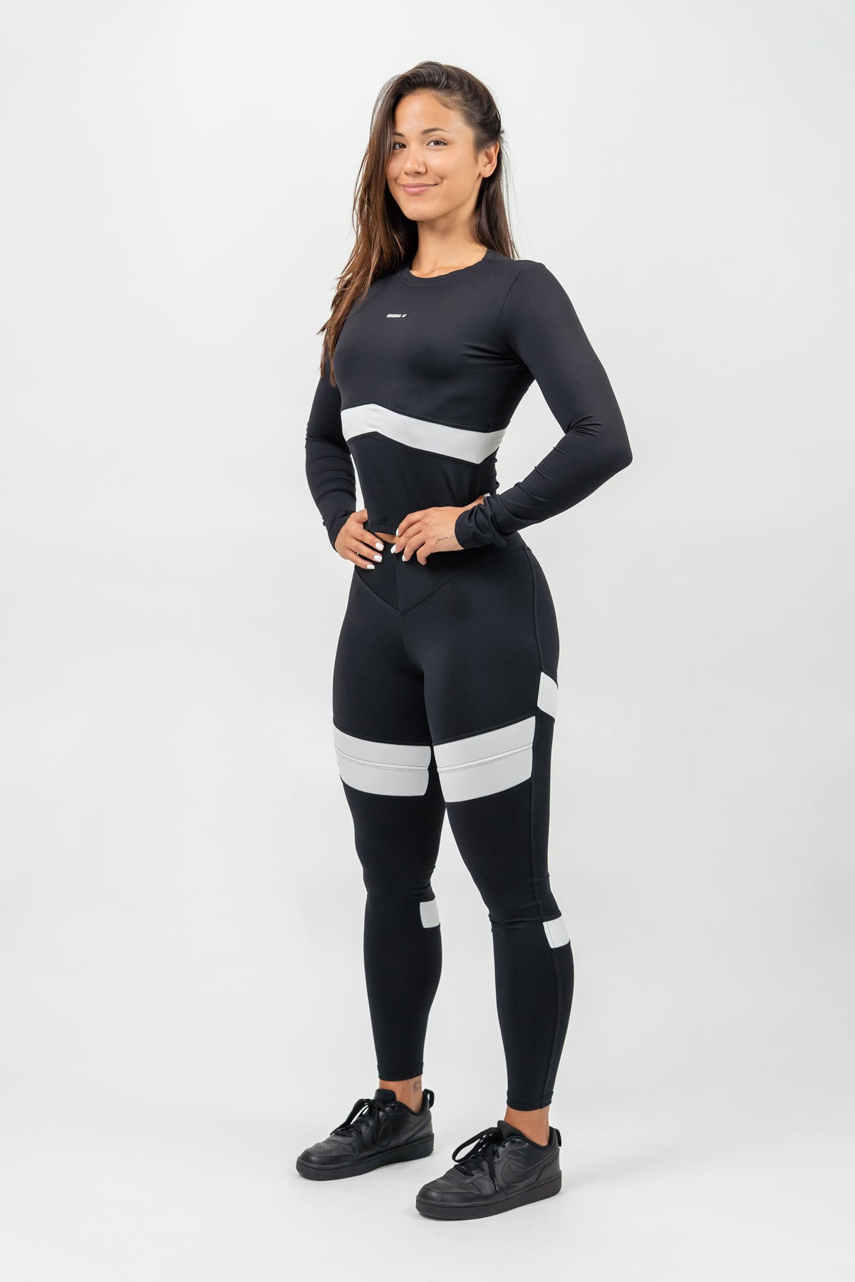 NEBBIA TRUE HERO Scrunch Formuojančios Tamprės auštu liemeniu, juodos