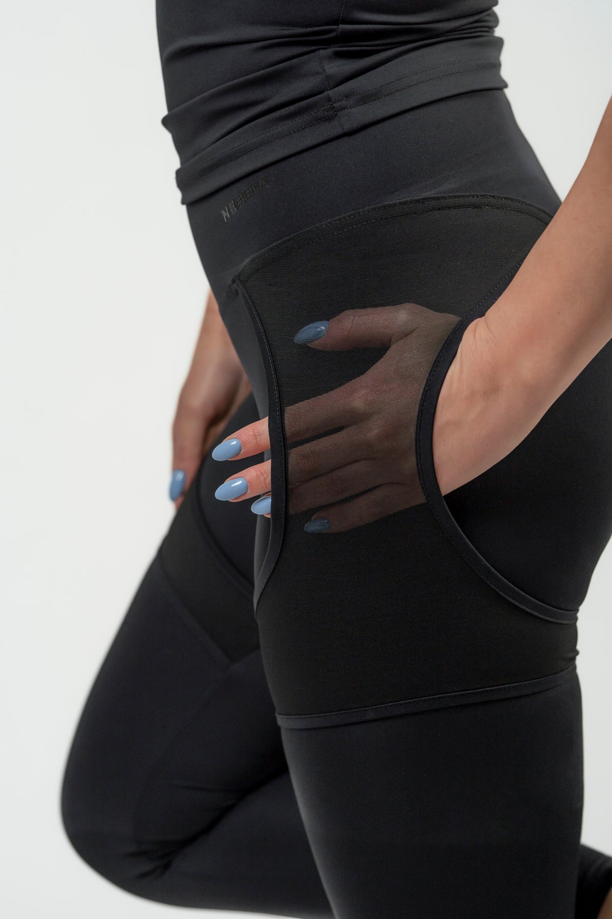 NEBBIA INTENSE Mesh Gold Black tamprės, juodos