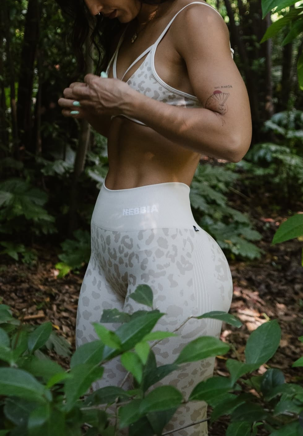 NEBBIA Leopard Primal Formuojančios Push Up Tamprės, kreminės