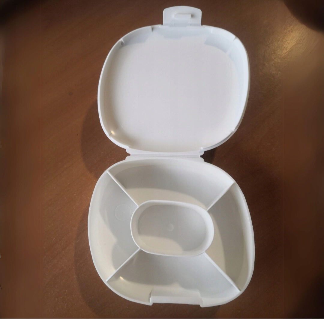 Vaistinėlė / dėžutė vitaminams ir maisto papildams, 5 skyriai, 7NUTRITION